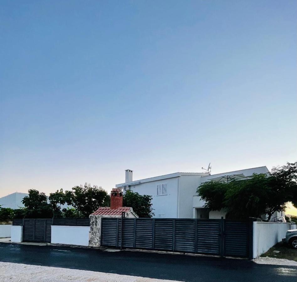 Sandy Apartment Nin Bagian luar foto